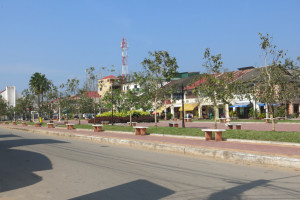 A walking street in the middle of Kampot. Minus the walkers.
